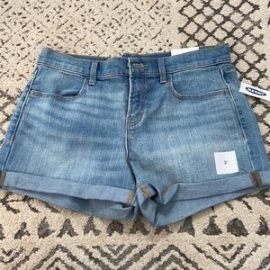 NWT old navy jean shorts. Size 6!